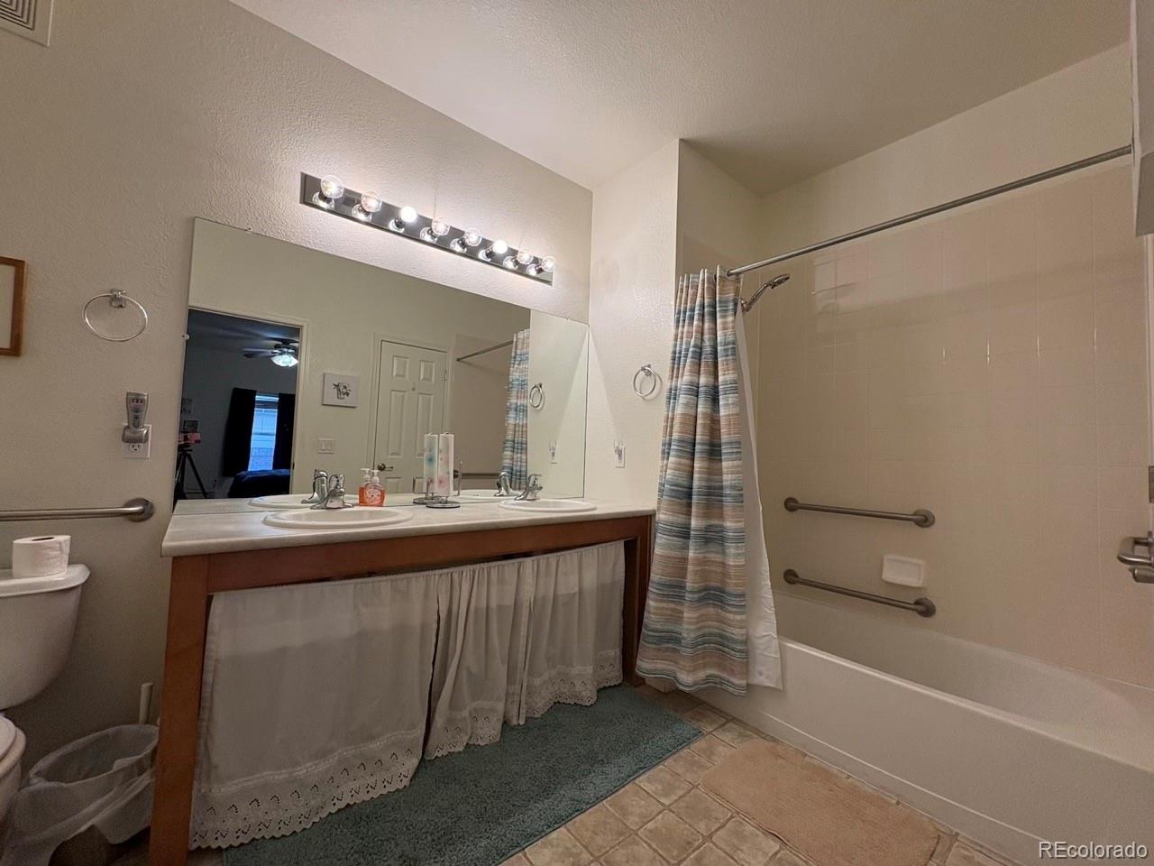 MLS Image #11 for 23405 e 5th place,aurora, Colorado