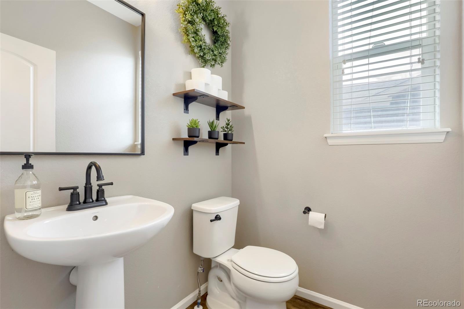 MLS Image #14 for 845 n waterloo circle,aurora, Colorado