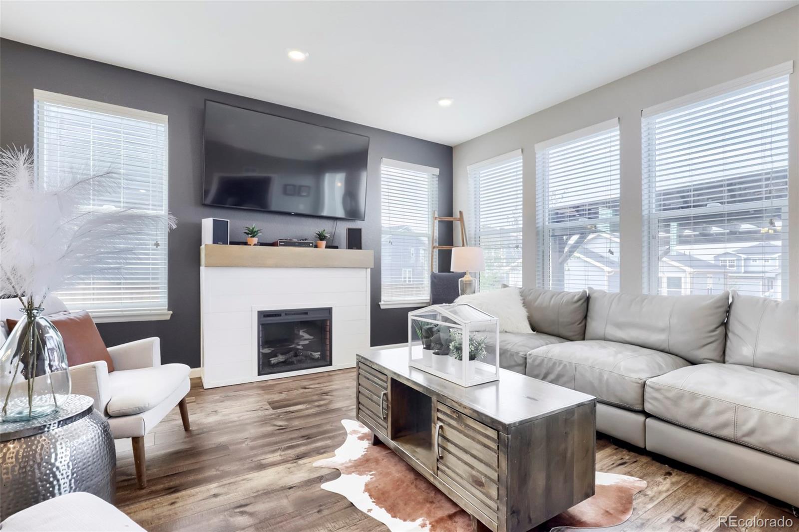 MLS Image #4 for 845 n waterloo circle,aurora, Colorado