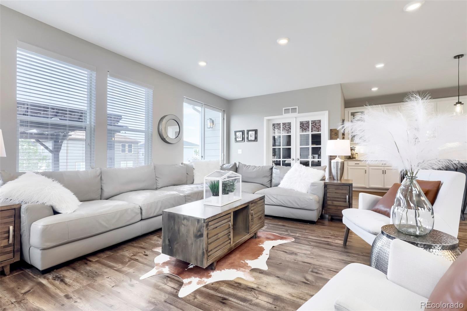 MLS Image #5 for 845 n waterloo circle,aurora, Colorado