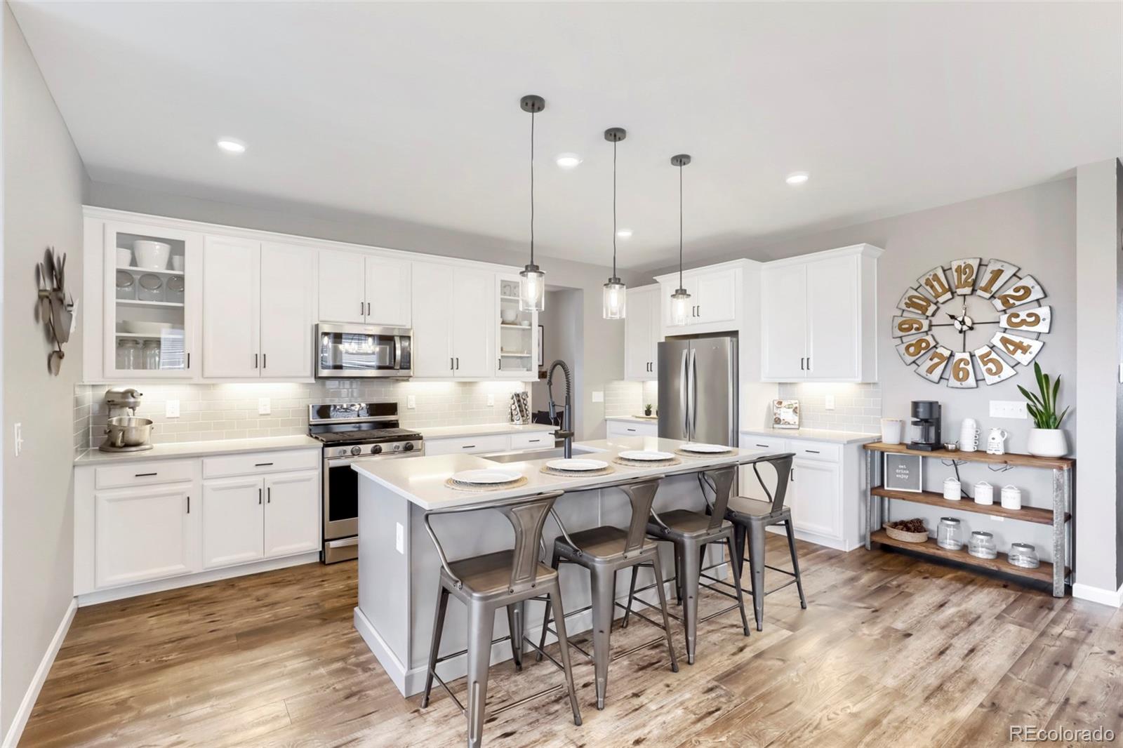 MLS Image #8 for 845 n waterloo circle,aurora, Colorado