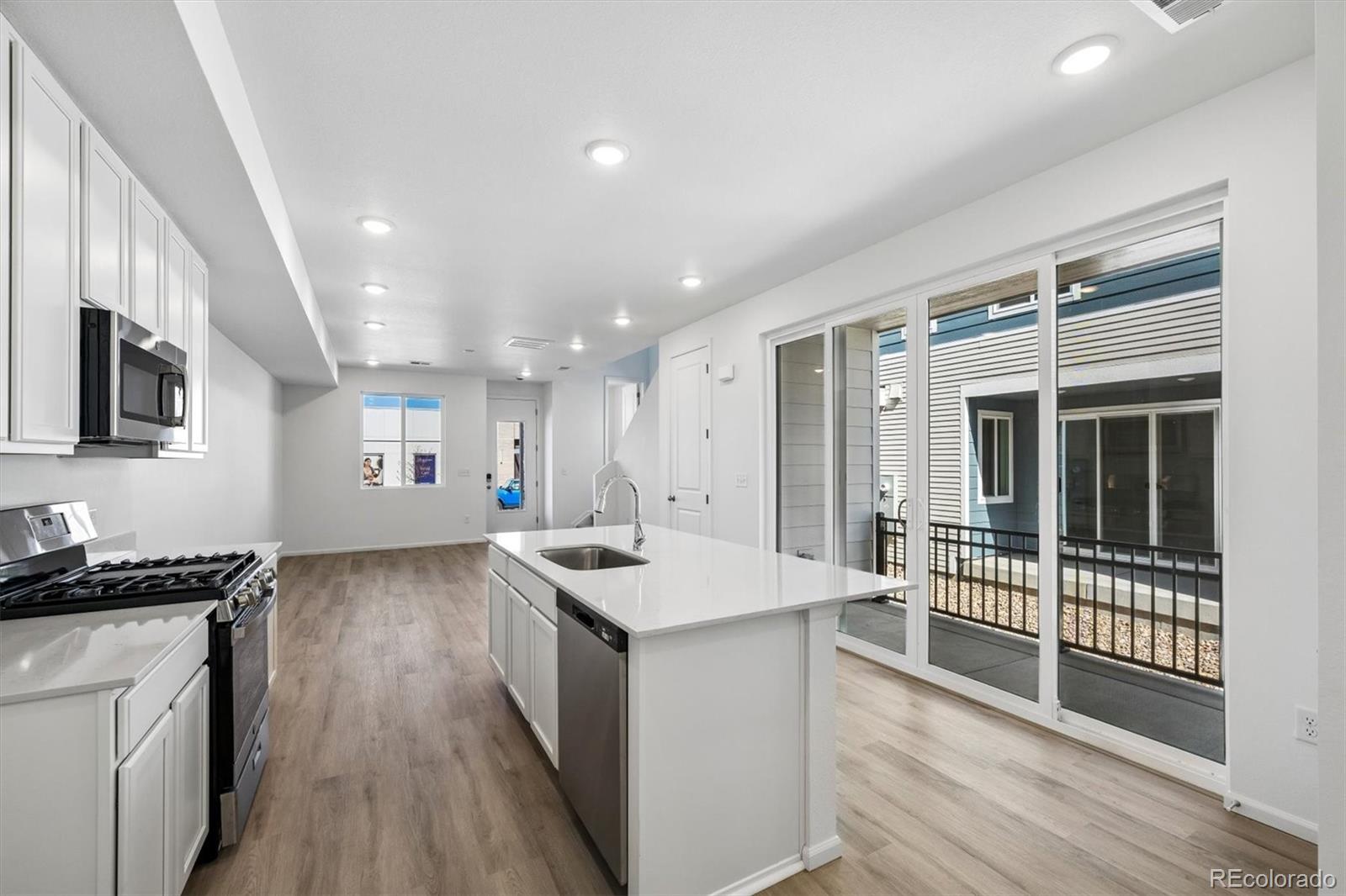 MLS Image #10 for 542  pagosa street,aurora, Colorado