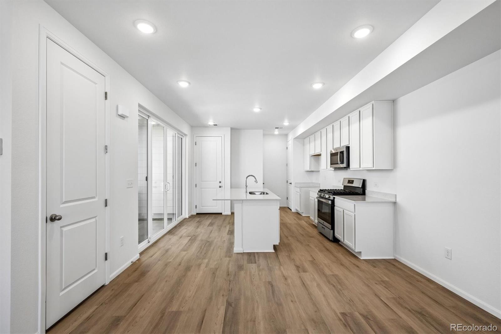 MLS Image #5 for 542  pagosa street,aurora, Colorado