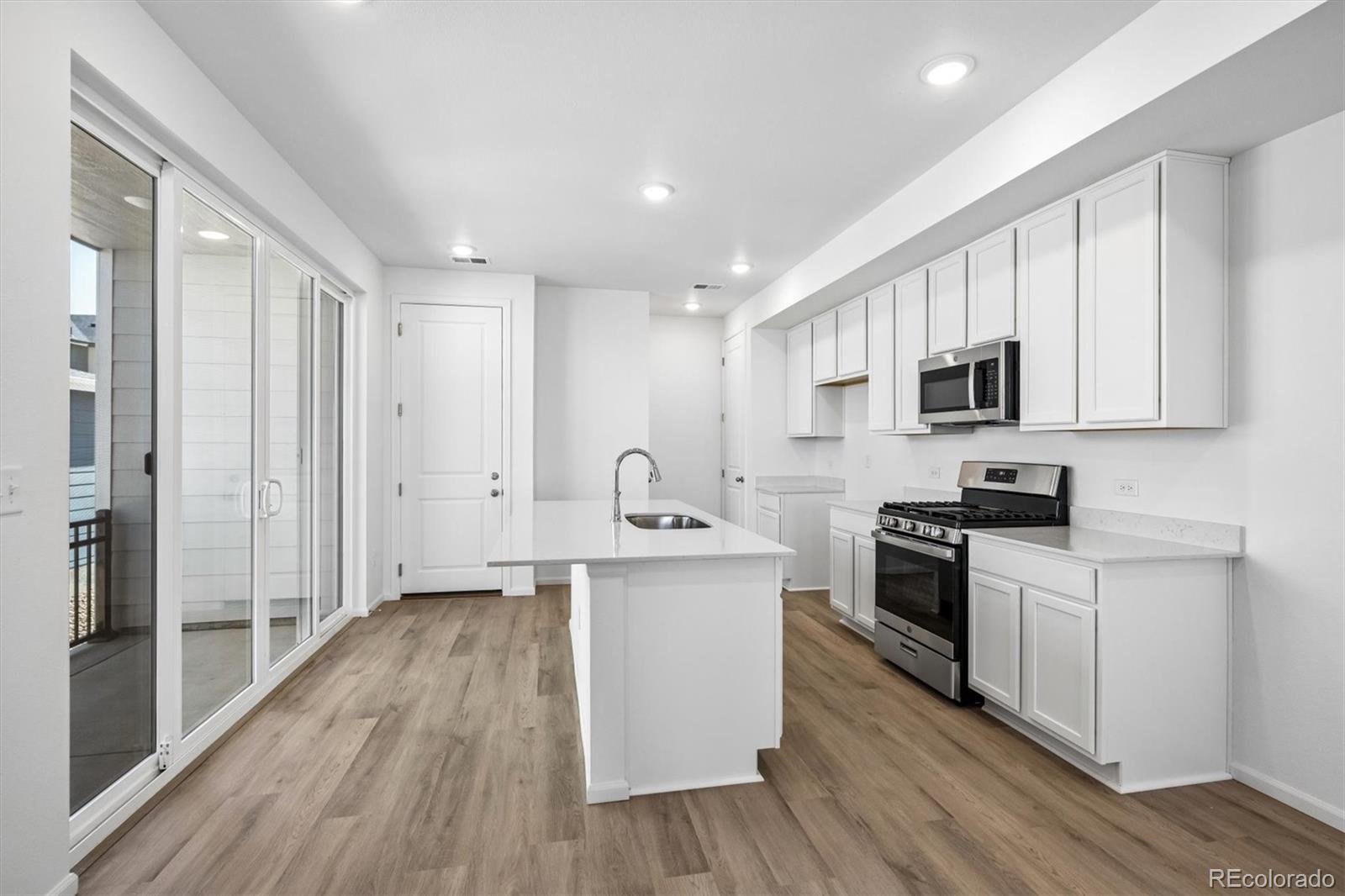 MLS Image #6 for 542  pagosa street,aurora, Colorado