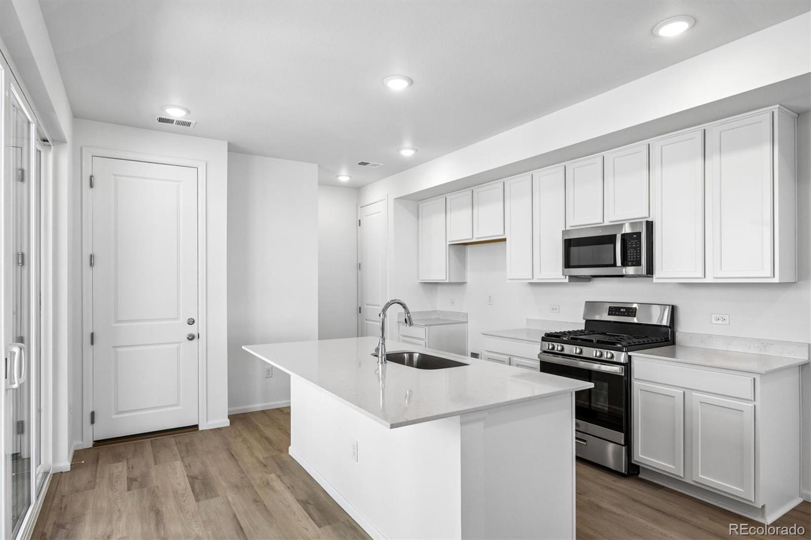 MLS Image #7 for 542  pagosa street,aurora, Colorado