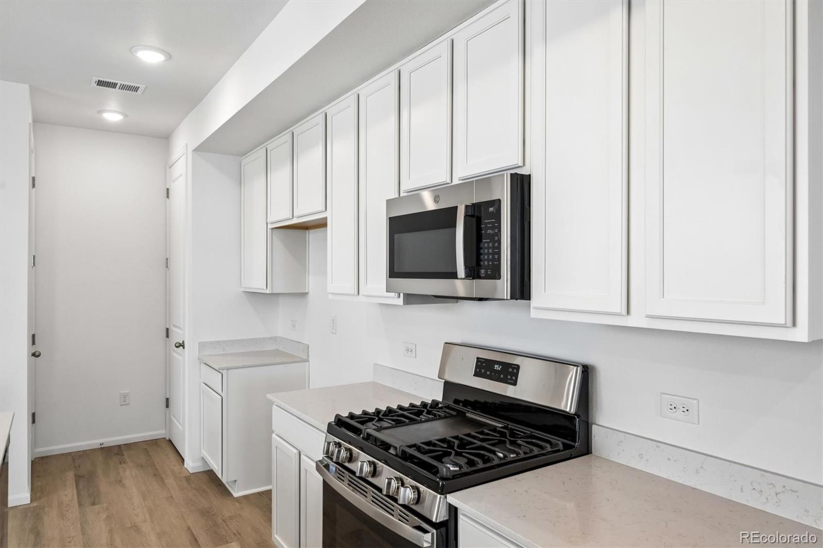 MLS Image #8 for 542  pagosa street,aurora, Colorado
