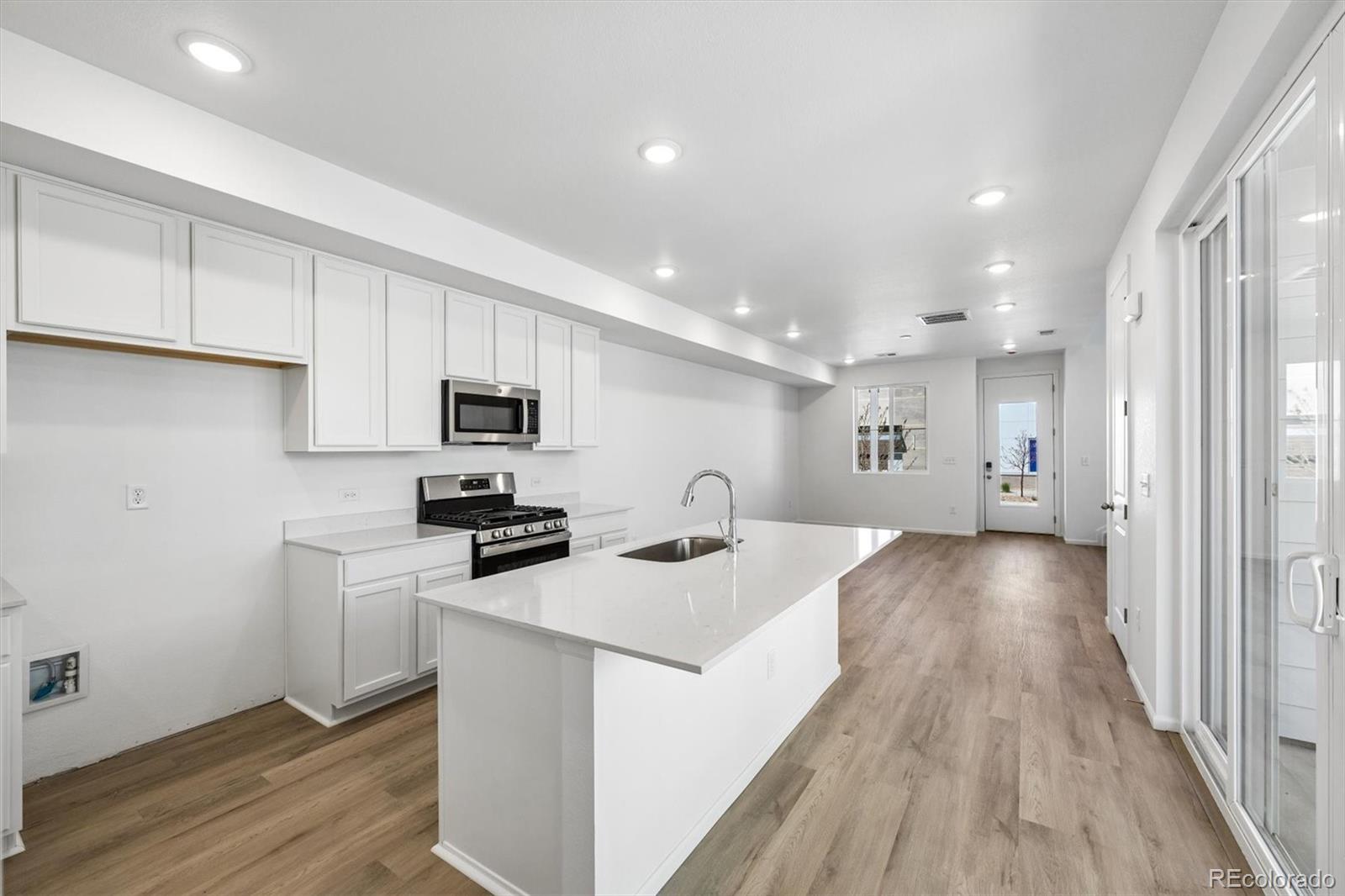 MLS Image #9 for 542  pagosa street,aurora, Colorado