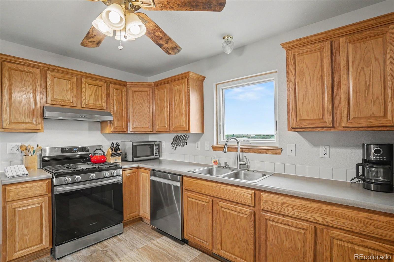 MLS Image #18 for 13433  pass me by road,strasburg, Colorado