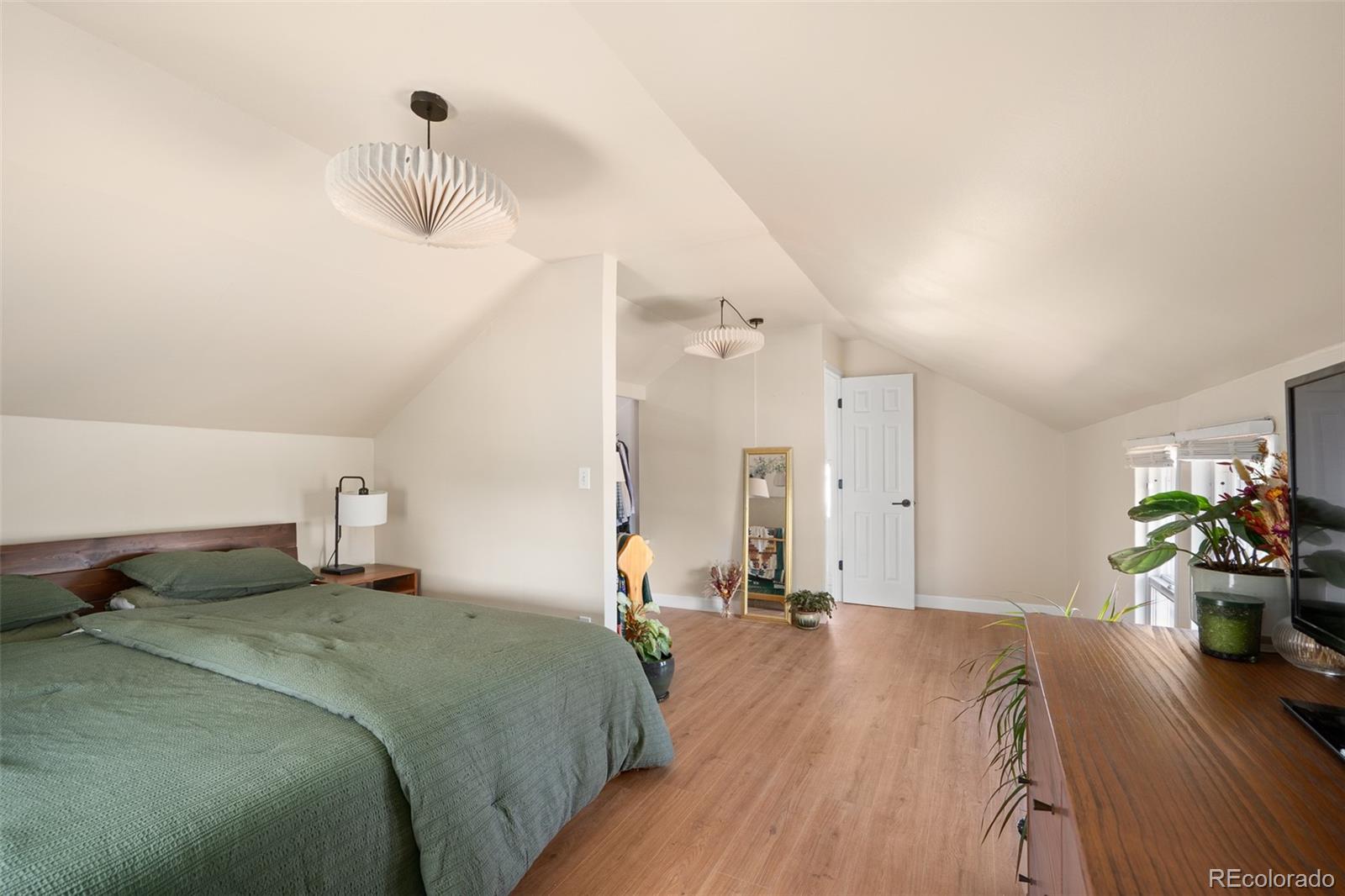 MLS Image #14 for 2471 s galapago street,denver, Colorado
