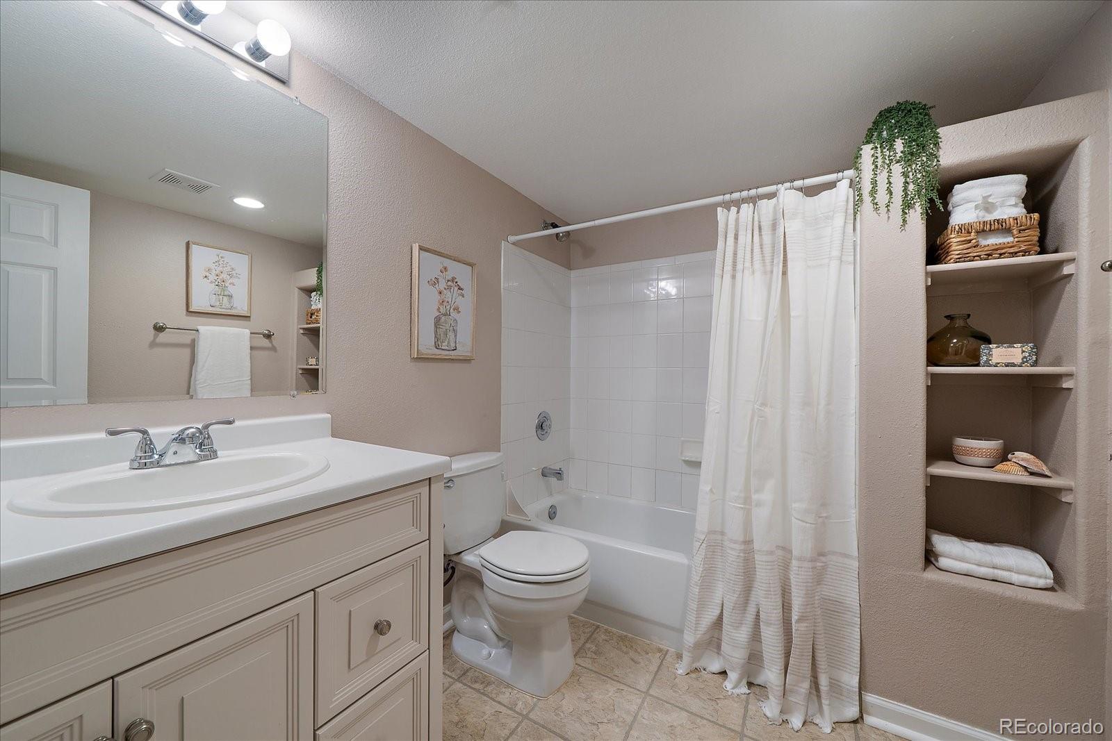 MLS Image #18 for 12555 e tennessee circle,aurora, Colorado