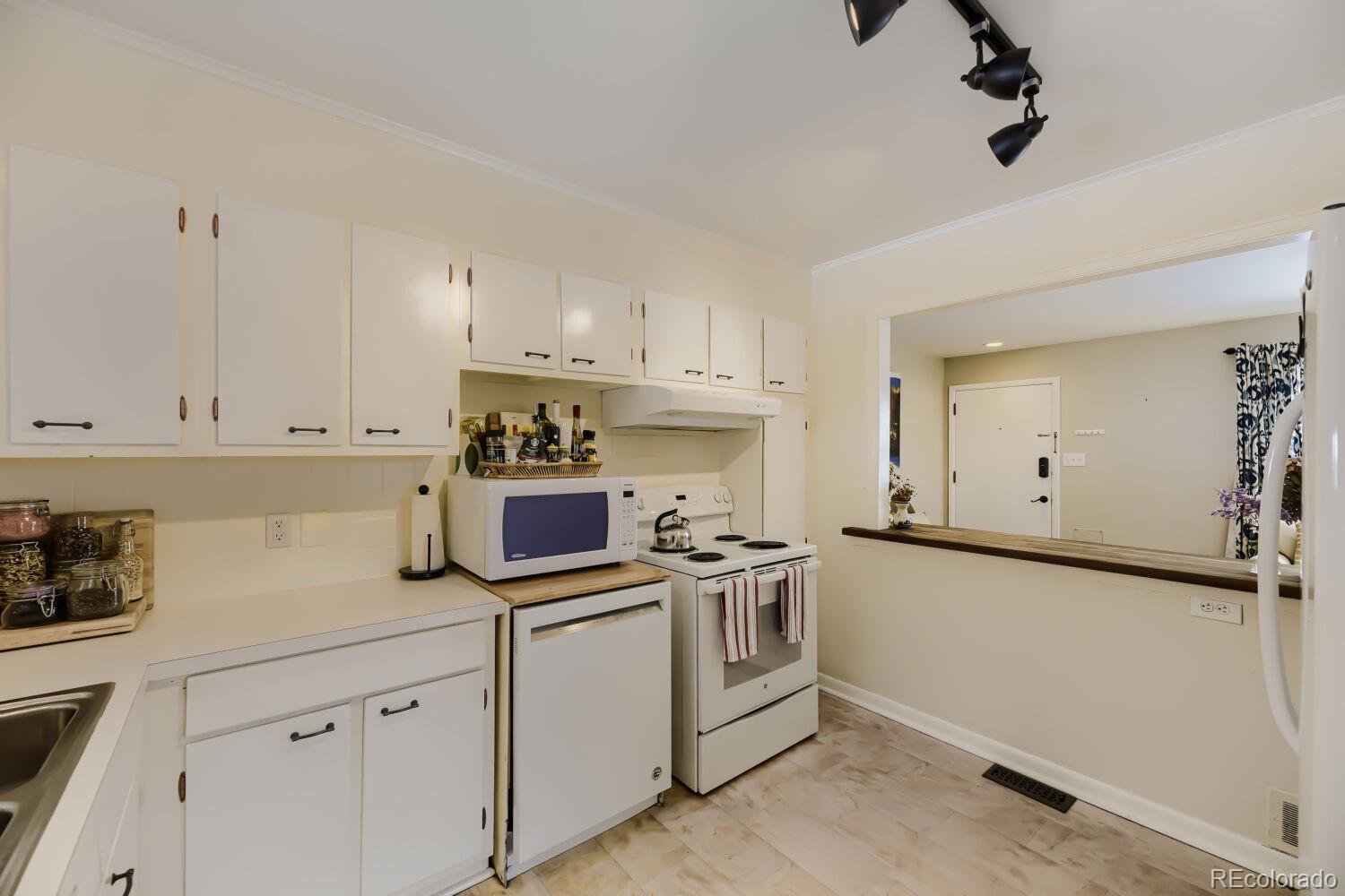 MLS Image #6 for 1843 s fairfax street,denver, Colorado