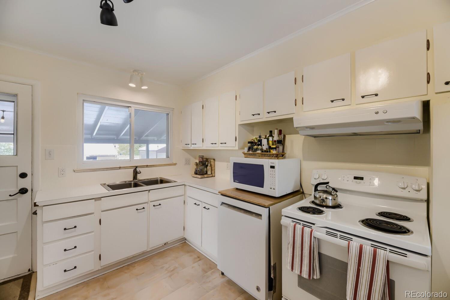 MLS Image #7 for 1843 s fairfax street,denver, Colorado