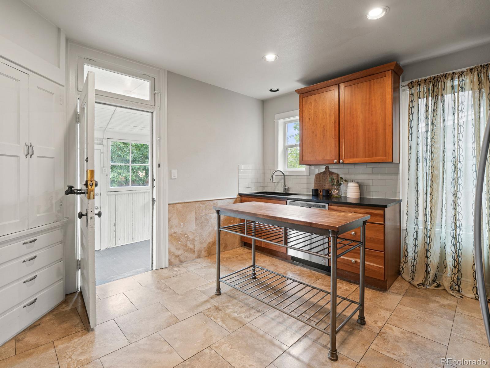 MLS Image #11 for 350 s lincoln street,denver, Colorado