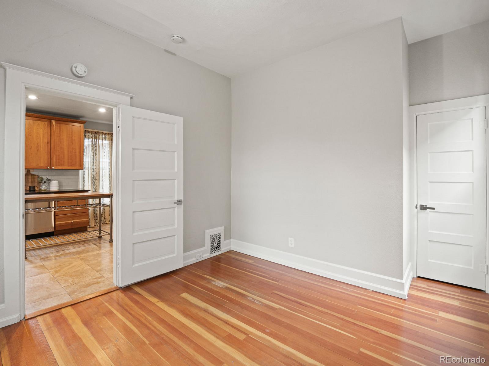 MLS Image #16 for 350 s lincoln street,denver, Colorado