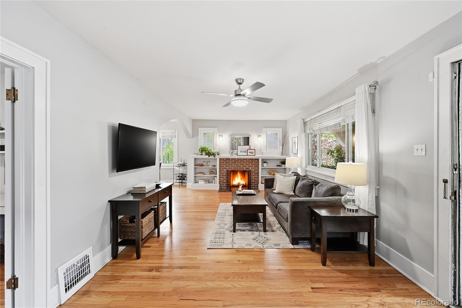 MLS Image #11 for 2001 s fillmore street,denver, Colorado