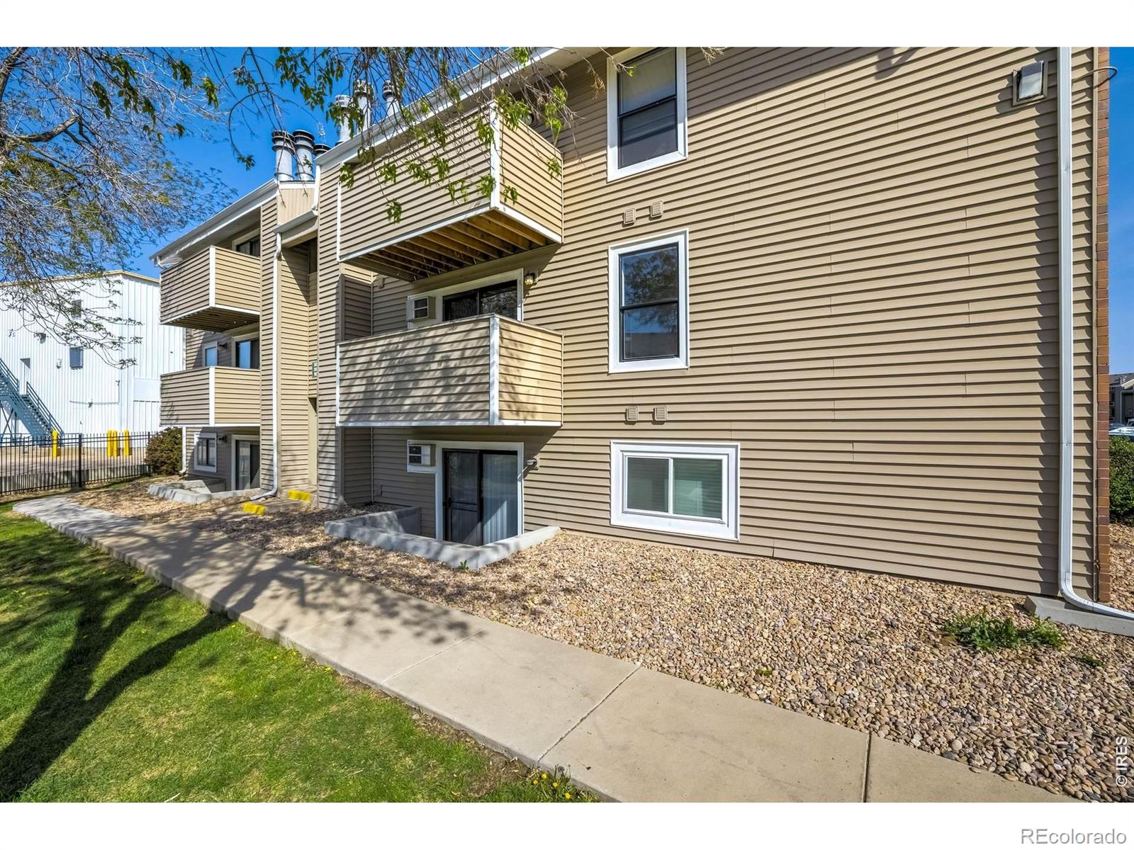 MLS Image #5 for 10150 e virginia avenue,denver, Colorado