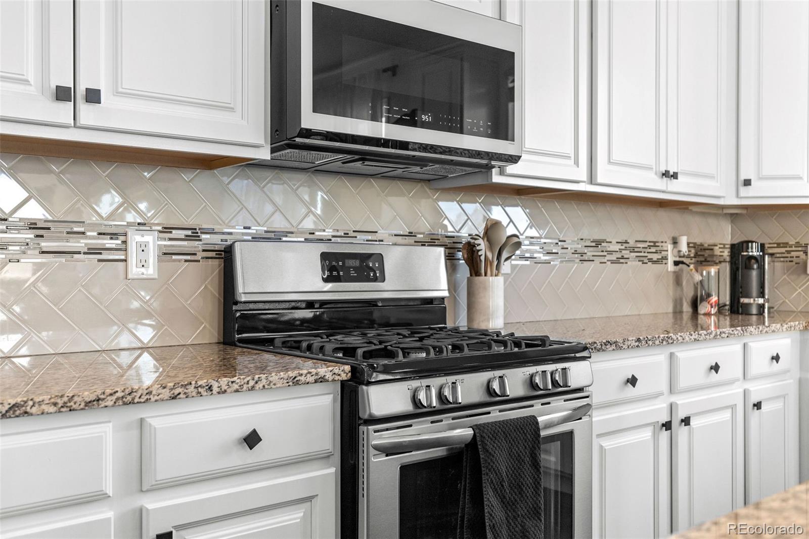 MLS Image #15 for 15511  village circle,commerce city, Colorado
