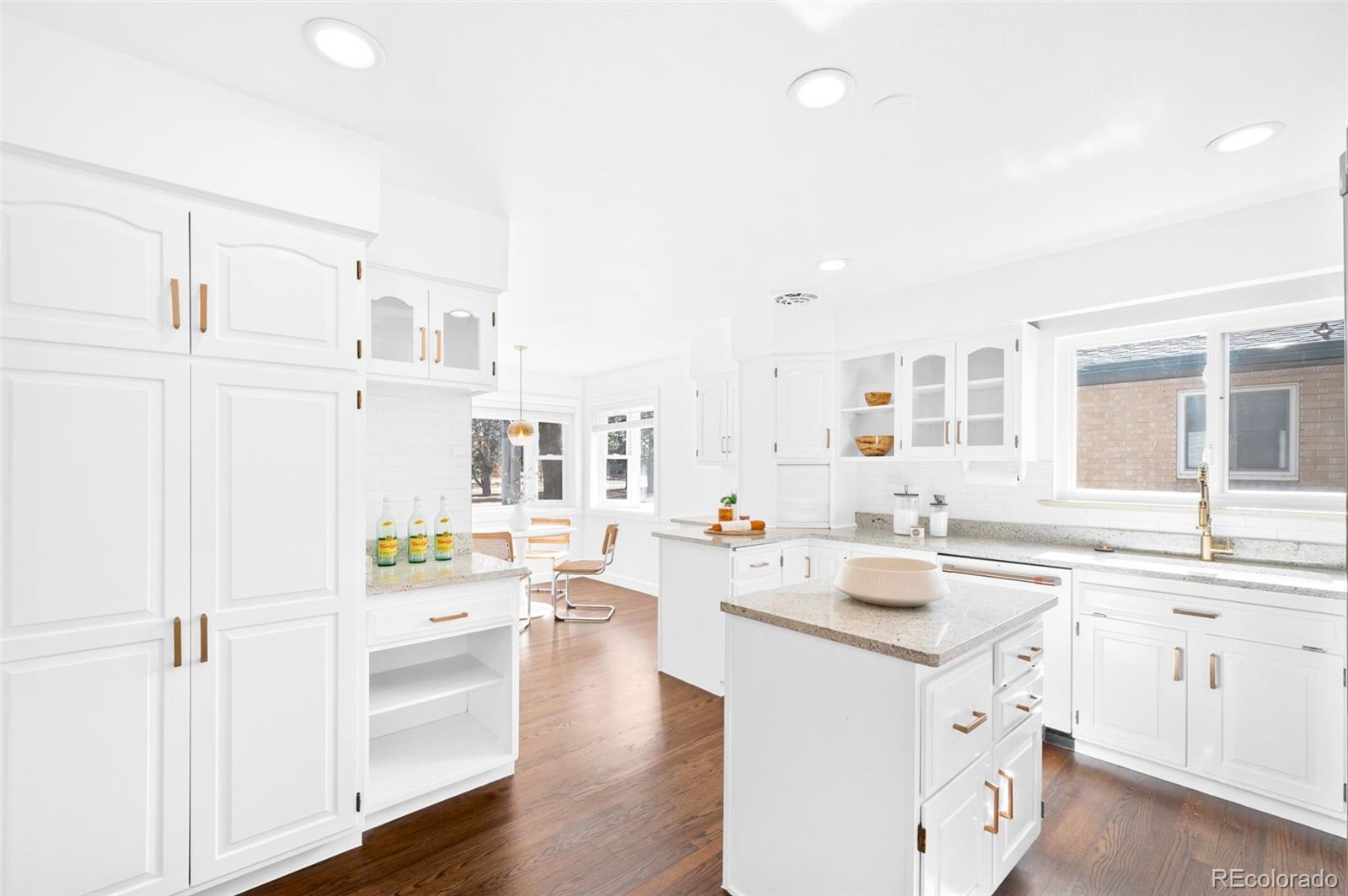 MLS Image #14 for 3035 n monaco st parkway,denver, Colorado