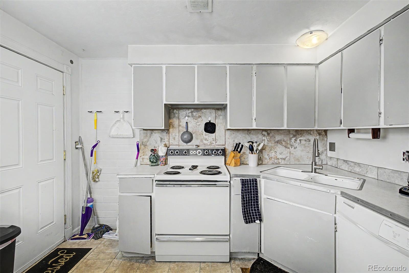 MLS Image #8 for 6550 w 14th avenue,lakewood, Colorado