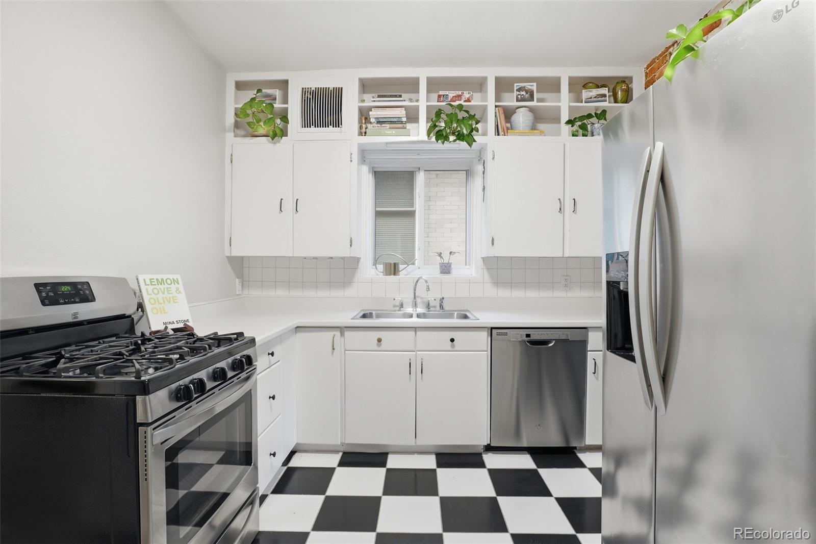 MLS Image #13 for 3339 w moncrieff place,denver, Colorado