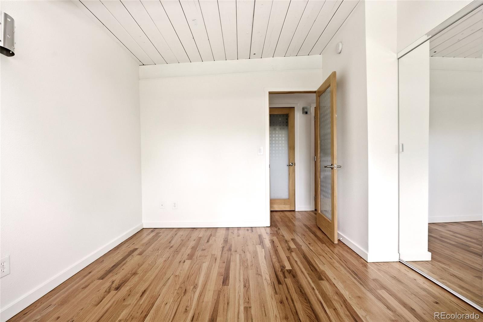 MLS Image #11 for 1360 s dahlia street,denver, Colorado