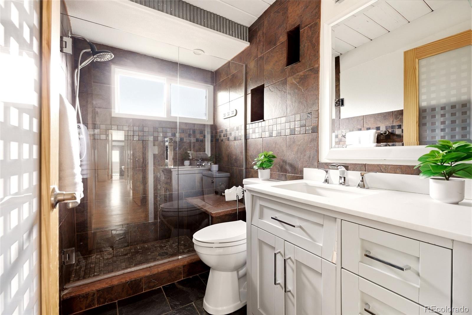 MLS Image #13 for 1360 s dahlia street,denver, Colorado