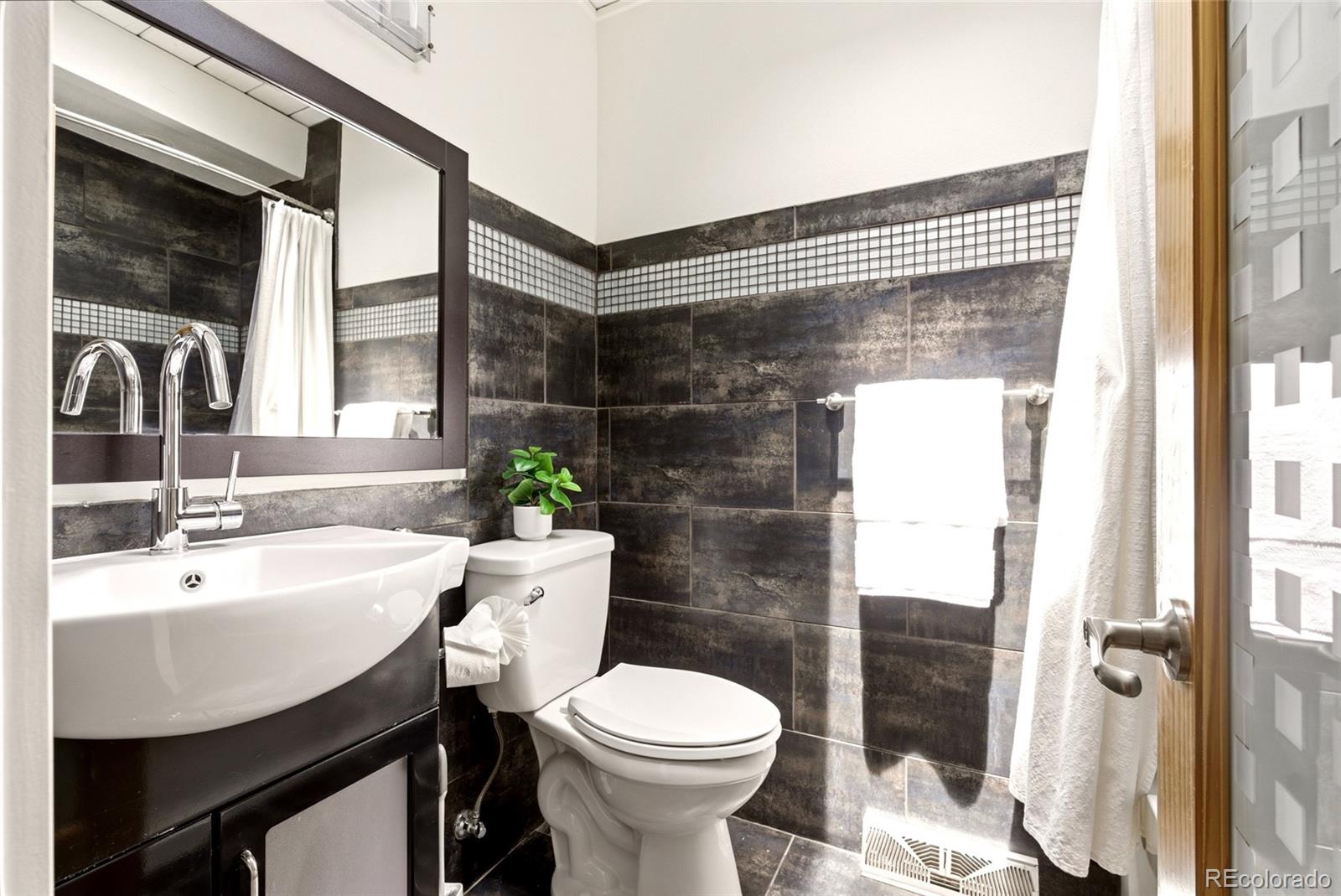 MLS Image #6 for 1360 s dahlia street,denver, Colorado