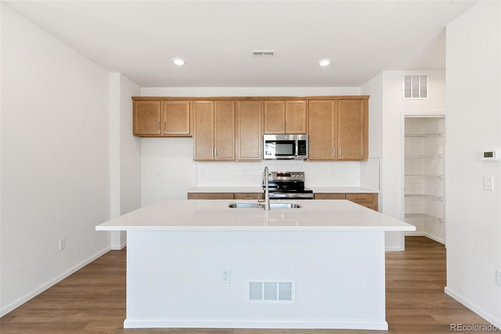 MLS Image #10 for 589 n bently street,watkins, Colorado