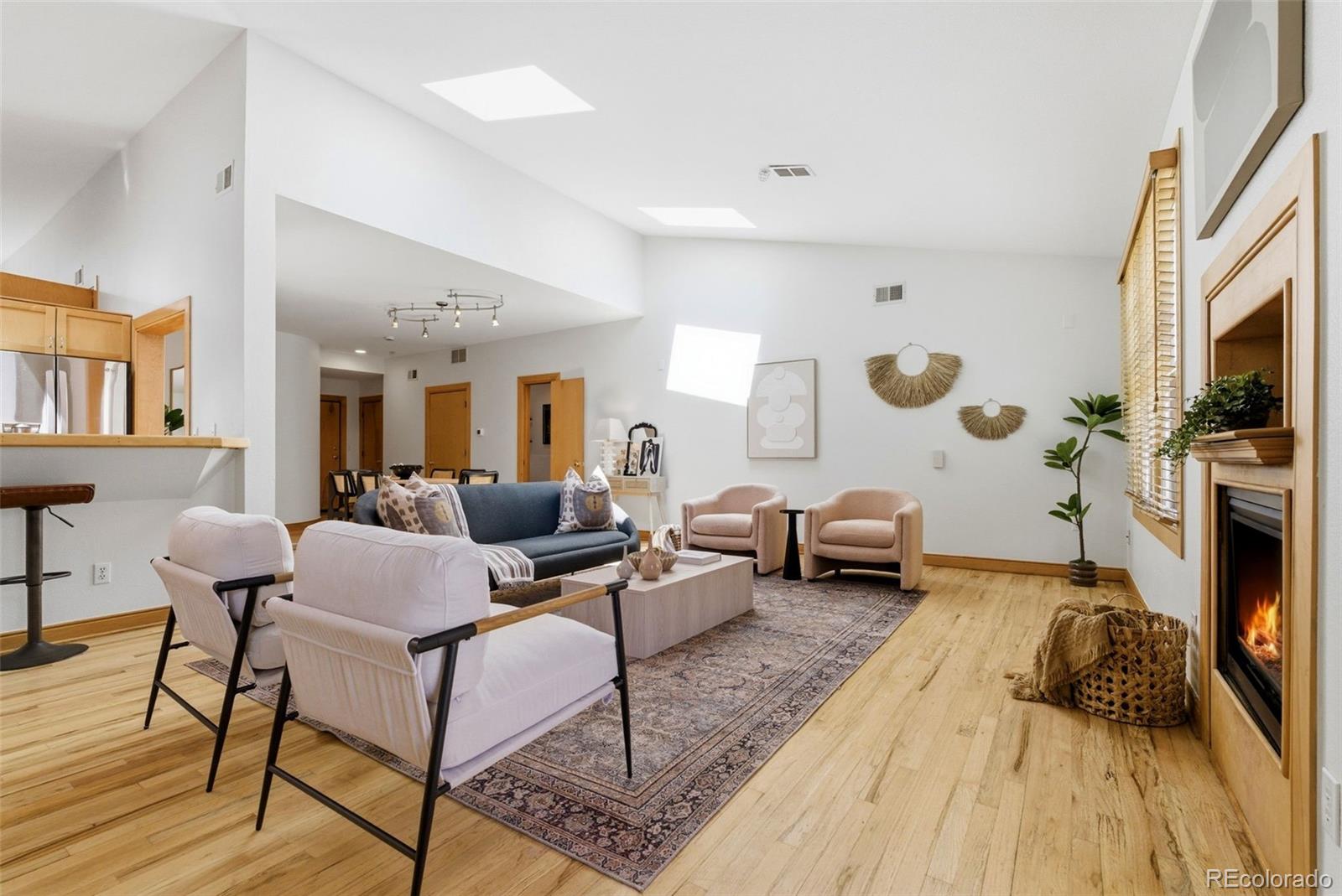 MLS Image #4 for 1034 n logan street,denver, Colorado