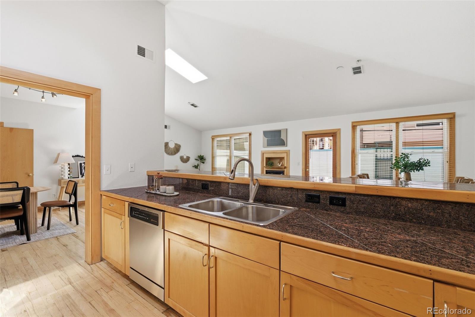 MLS Image #8 for 1034 n logan street,denver, Colorado