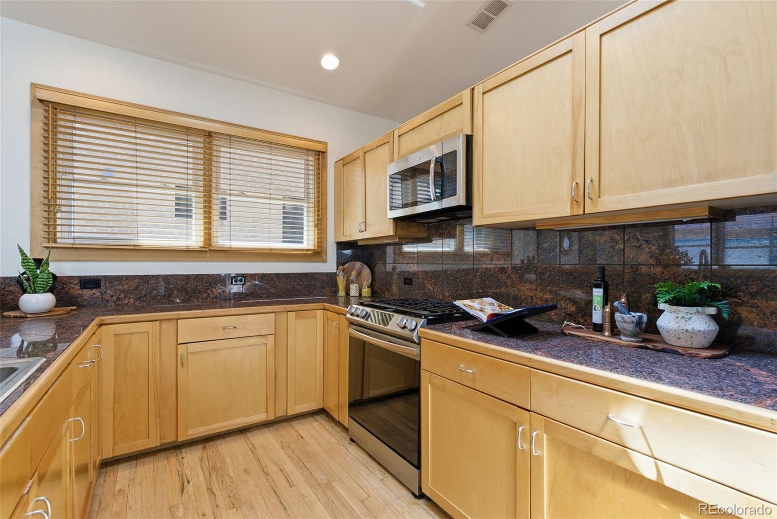 MLS Image #9 for 1034 n logan street,denver, Colorado