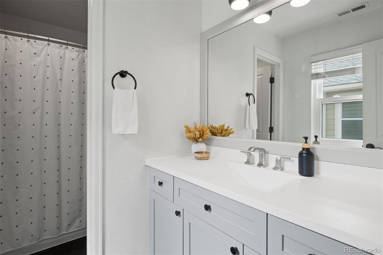 MLS Image #16 for 7602 e 8th place,denver, Colorado