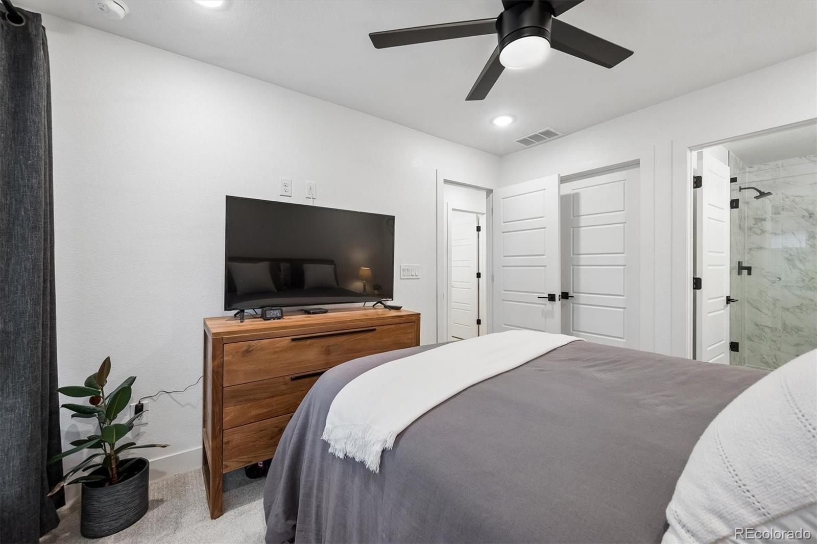 MLS Image #18 for 2064 s holly street,denver, Colorado