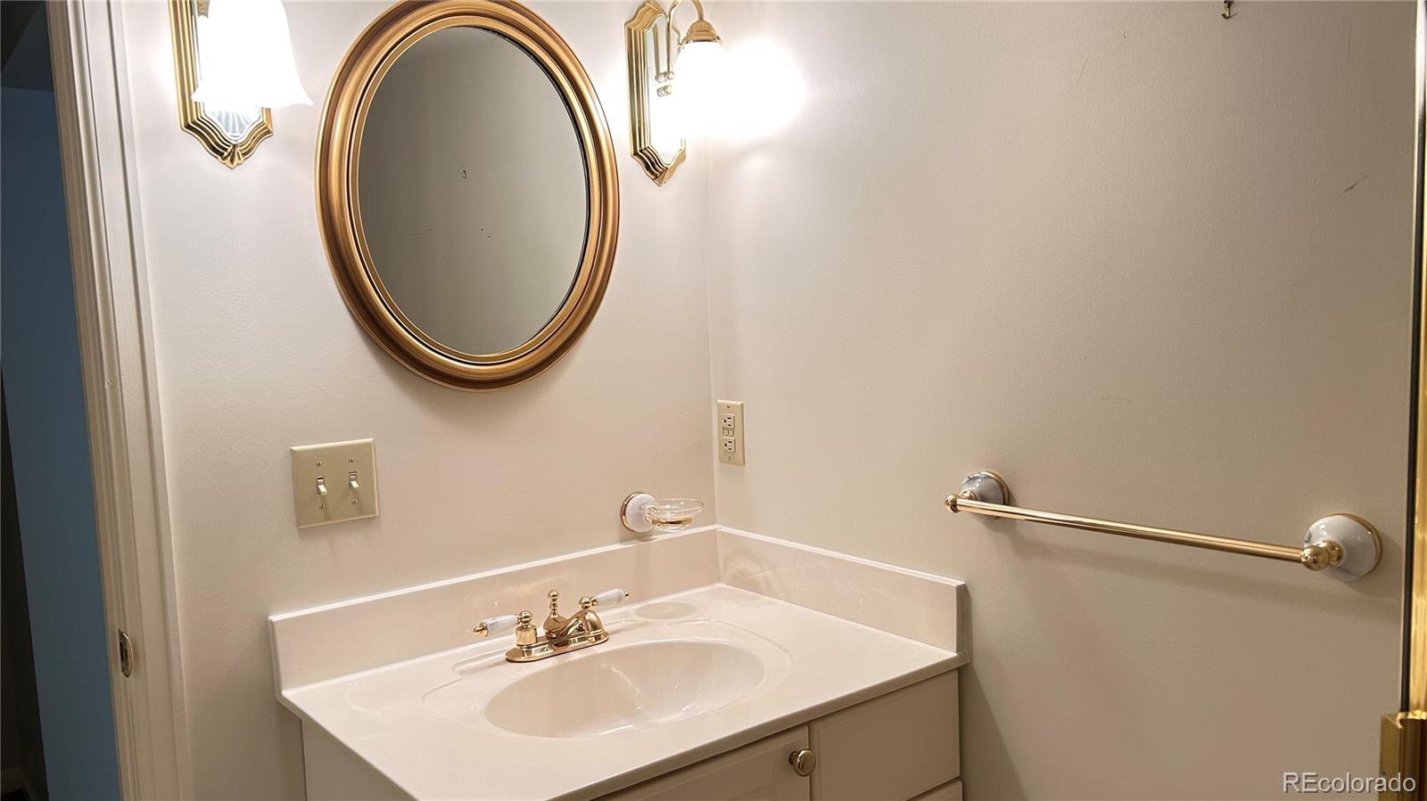 MLS Image #42 for 4530 s verbena street,denver, Colorado