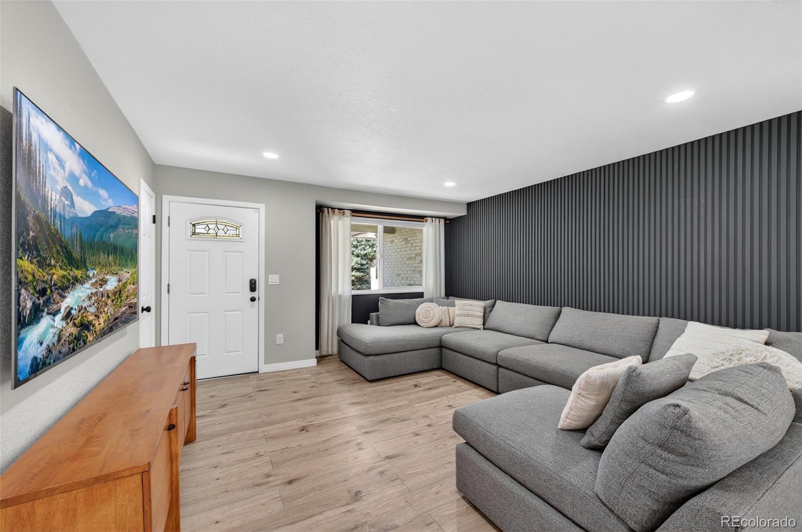 MLS Image #2 for 934 s macon street,aurora, Colorado