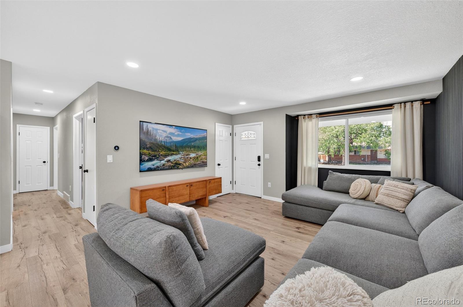MLS Image #3 for 934 s macon street,aurora, Colorado
