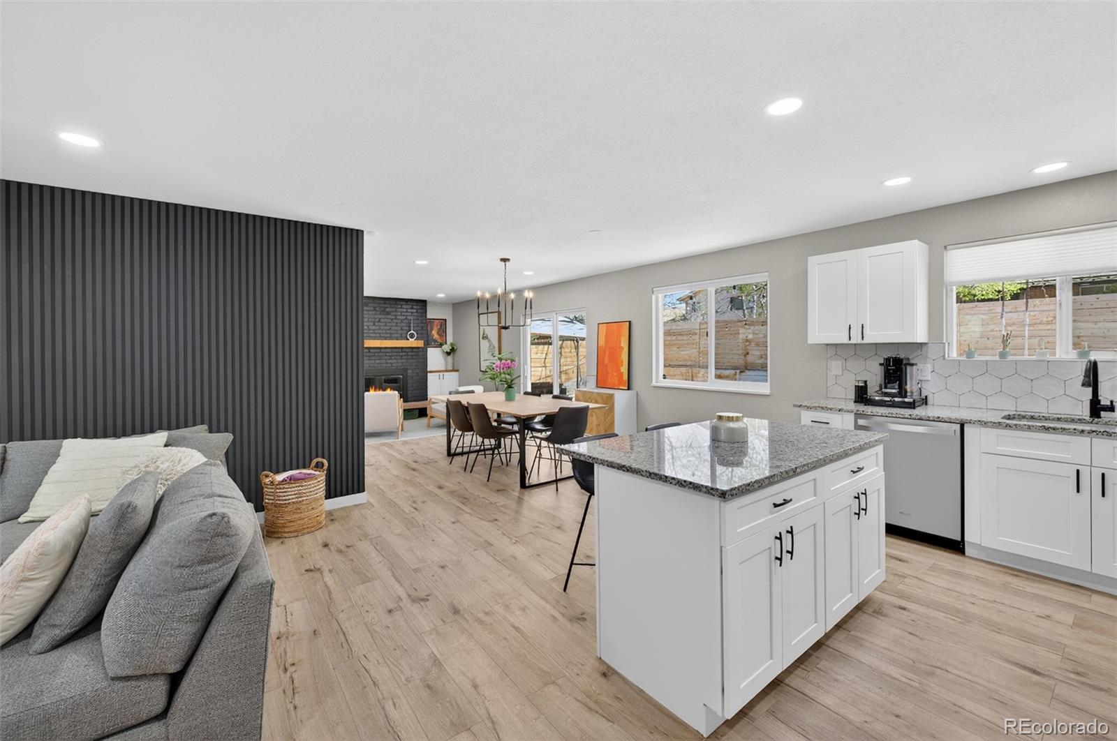 MLS Image #5 for 934 s macon street,aurora, Colorado