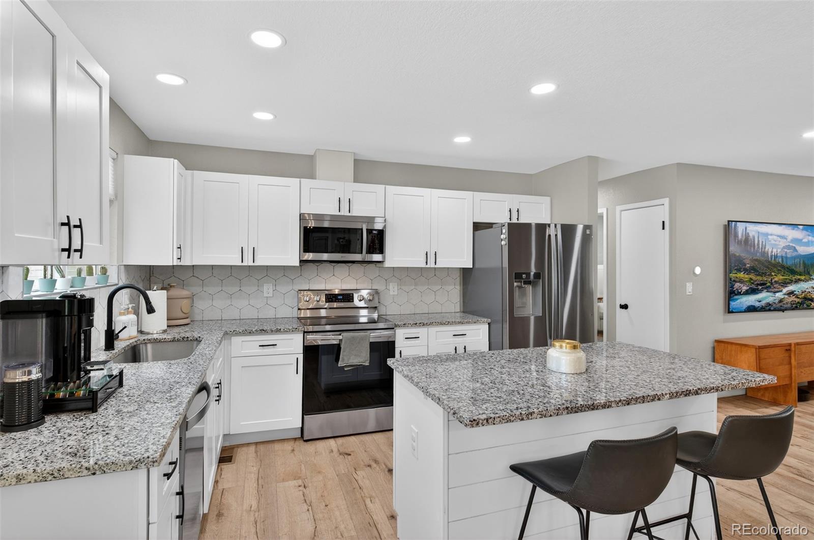 MLS Image #7 for 934 s macon street,aurora, Colorado
