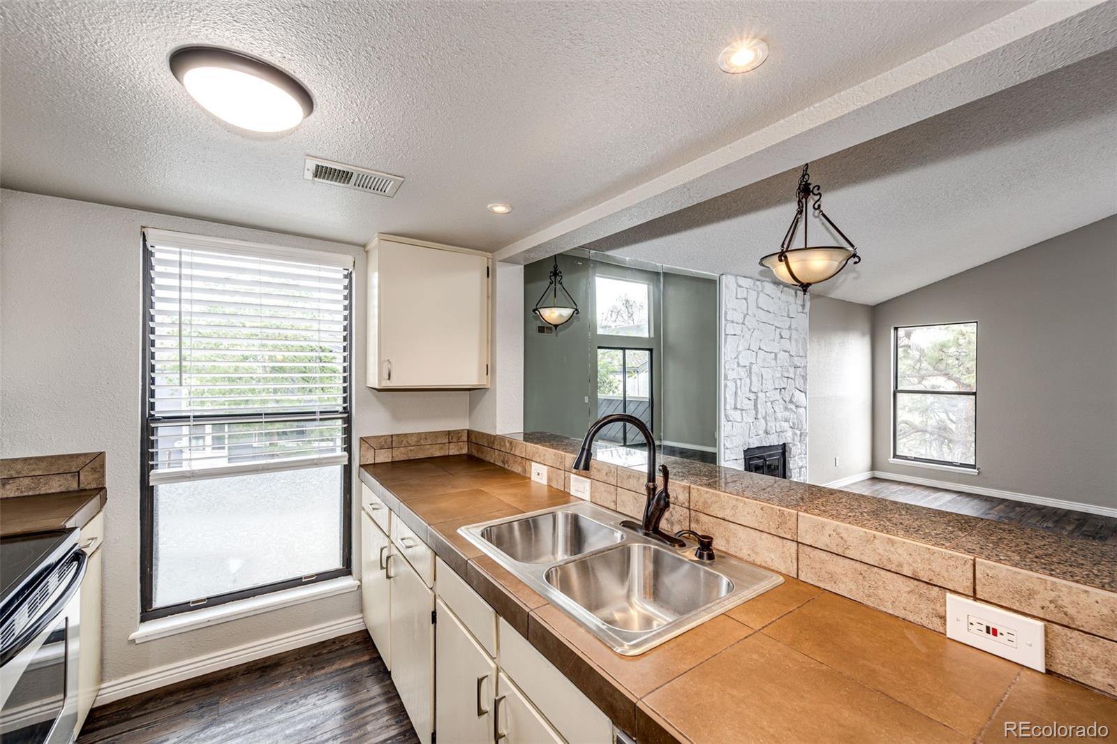 MLS Image #4 for 9837 e peakview avenue,englewood, Colorado