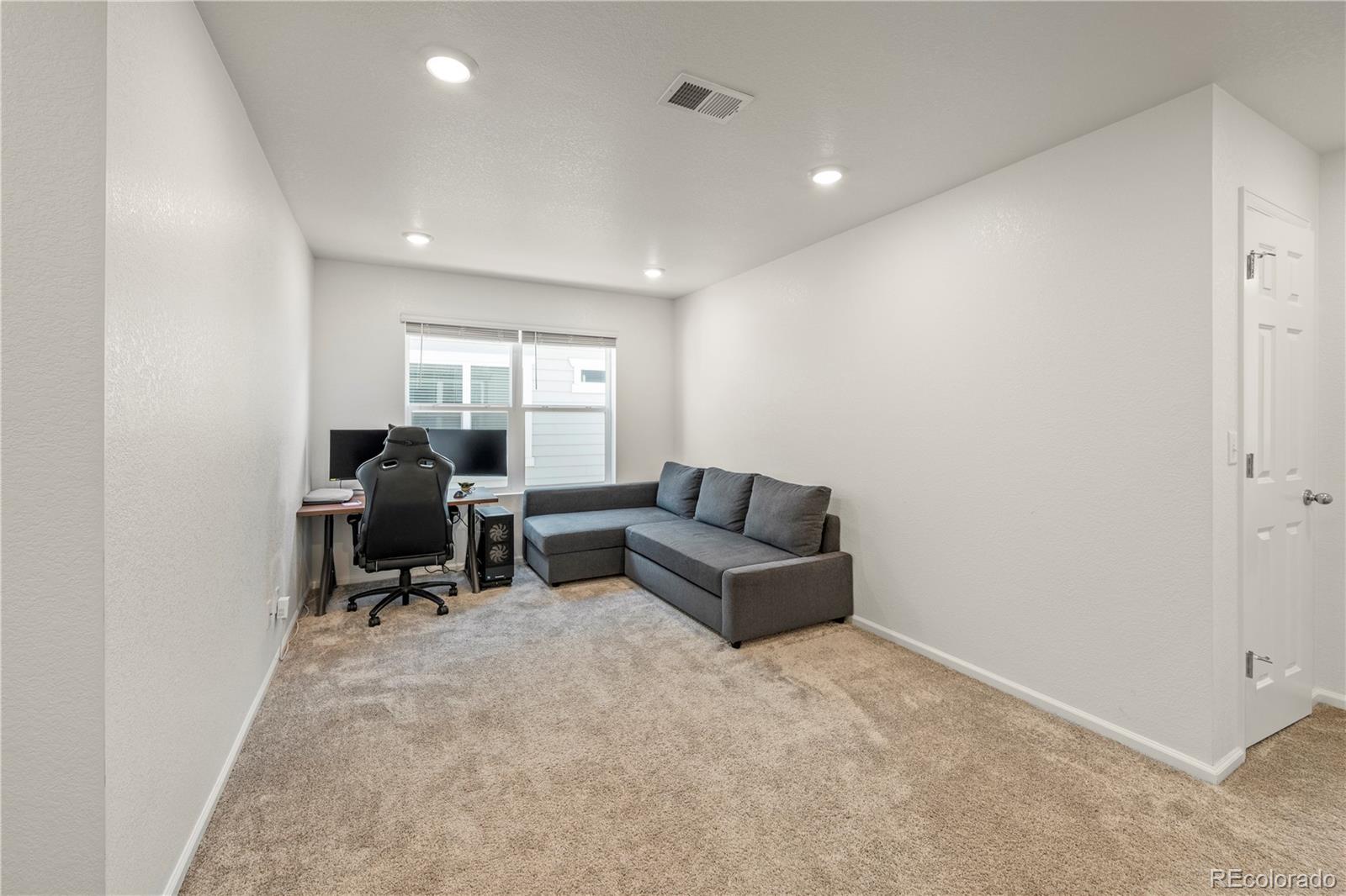 MLS Image #11 for 20941 e 60th avenue,aurora, Colorado
