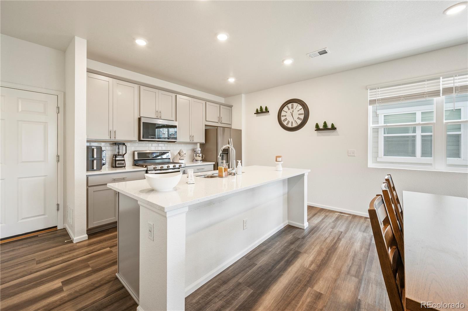 MLS Image #7 for 20941 e 60th avenue,aurora, Colorado