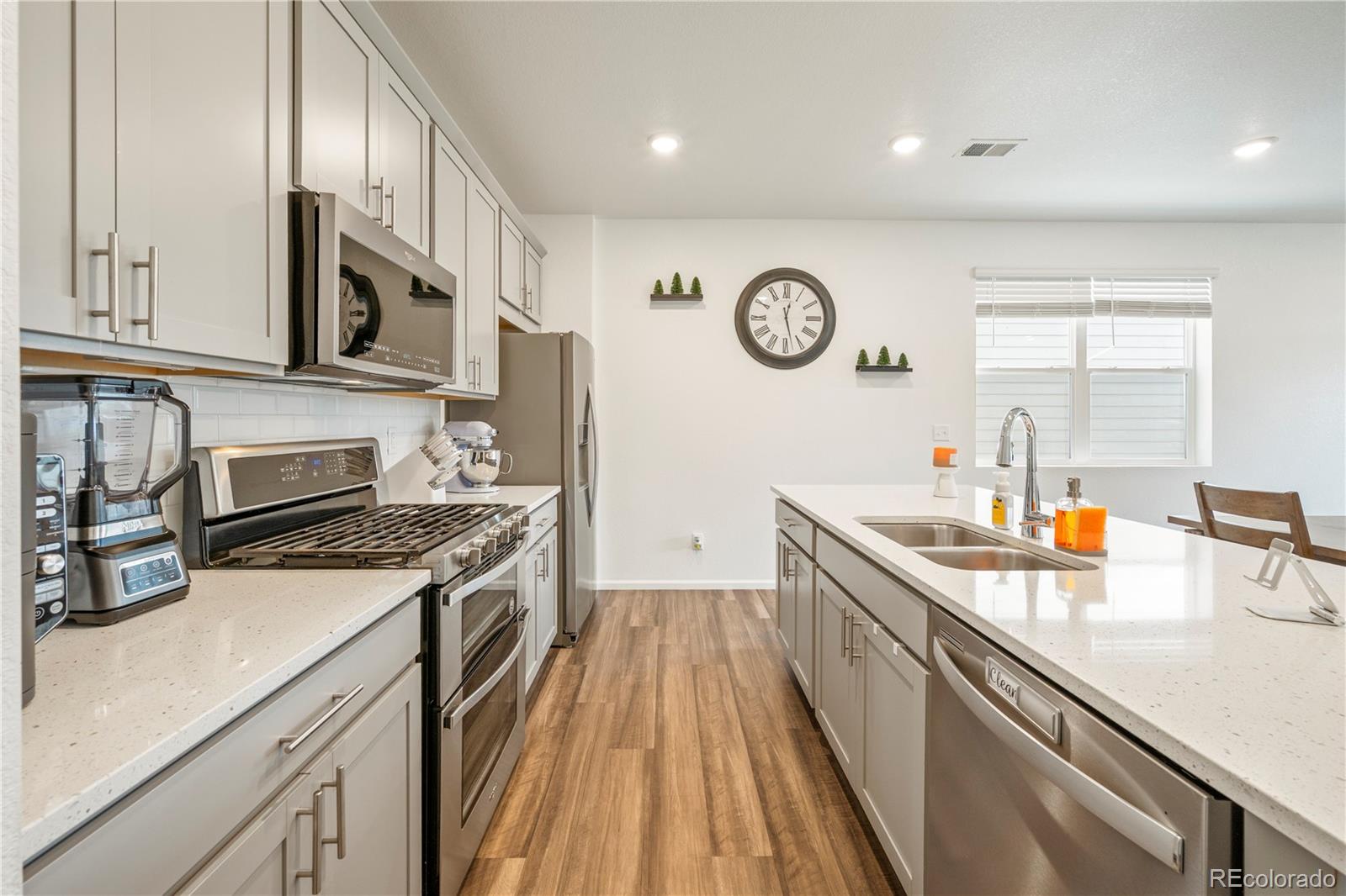 MLS Image #9 for 20941 e 60th avenue,aurora, Colorado