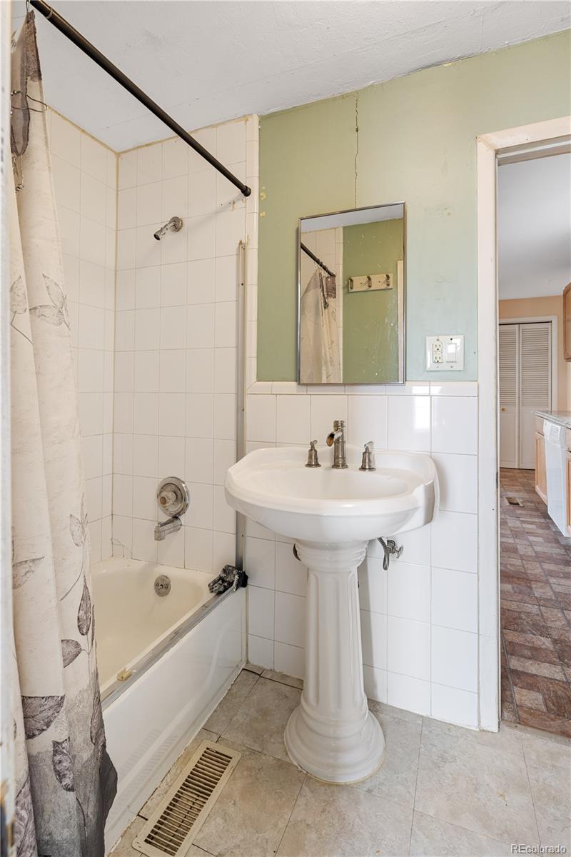 MLS Image #9 for 2233 s fox street,denver, Colorado