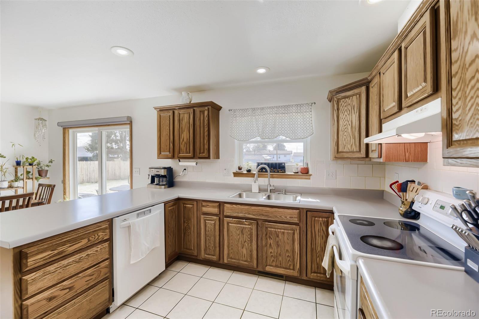 MLS Image #8 for 1853  burton street,strasburg, Colorado