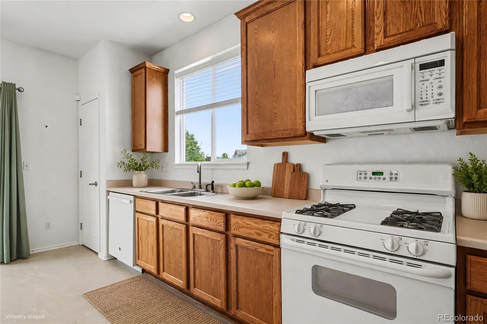 MLS Image #6 for 10053  crystal circle,commerce city, Colorado