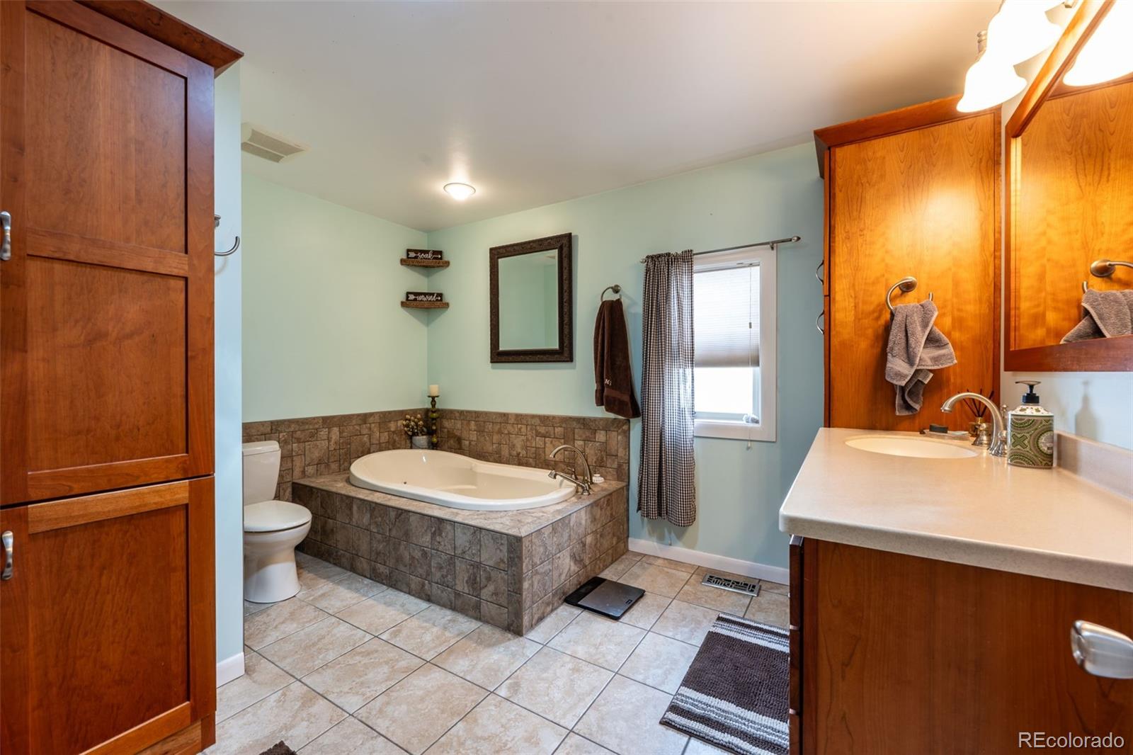 MLS Image #23 for 1922 w cucharras street,colorado springs, Colorado
