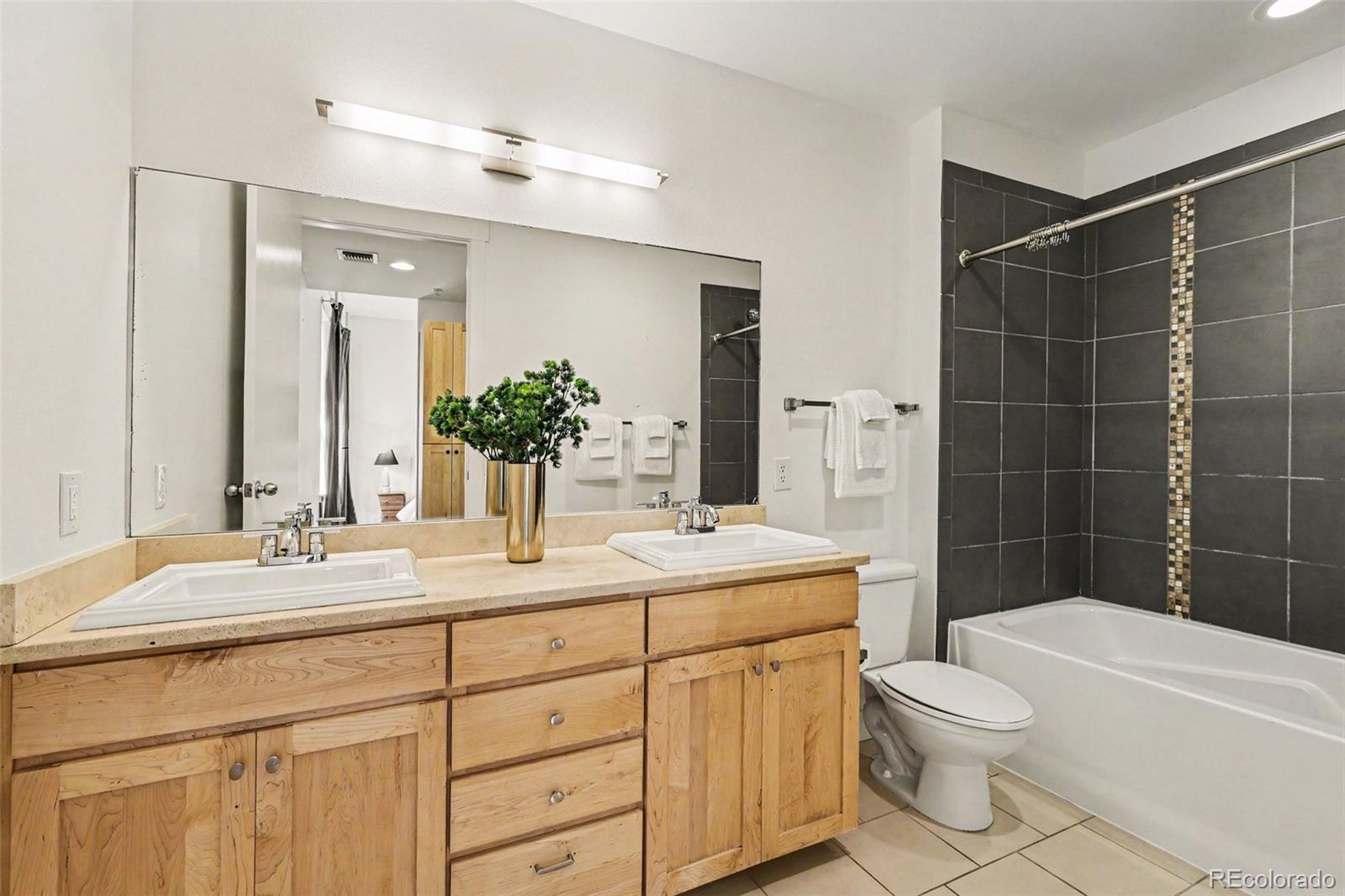 MLS Image #15 for 1738 n franklin street,denver, Colorado