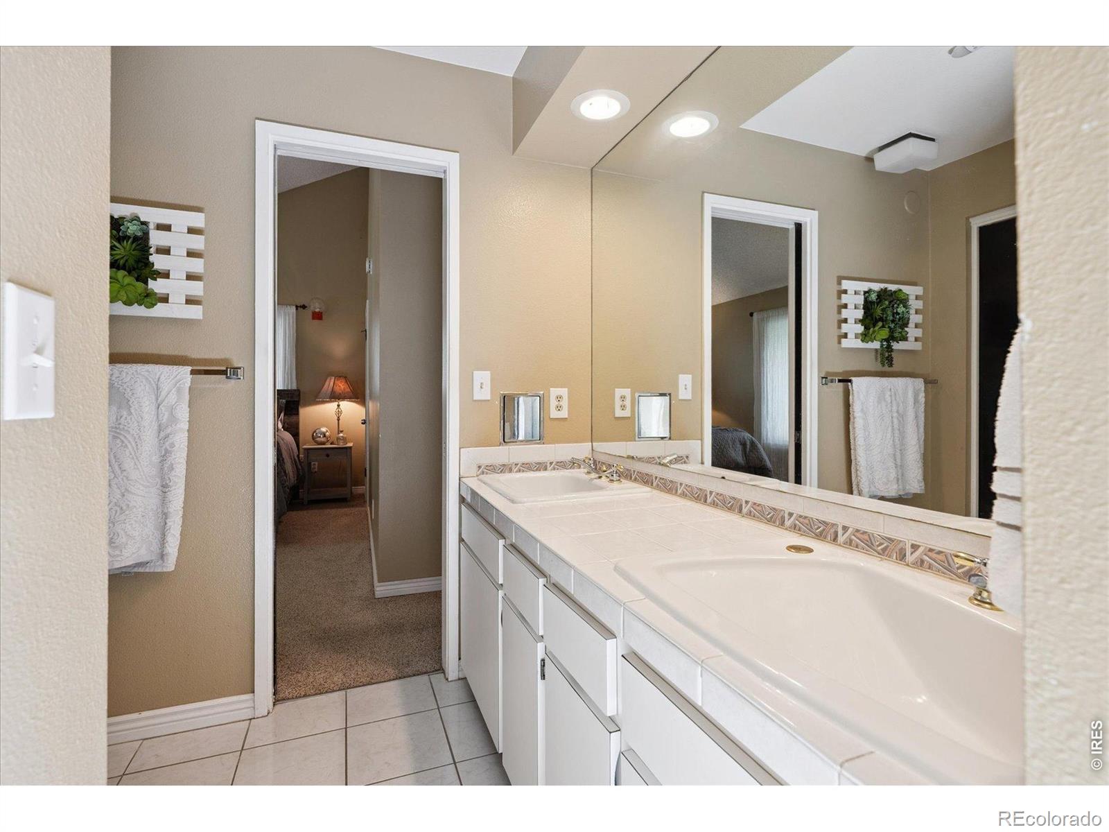 MLS Image #21 for 2276 s dayton street,denver, Colorado
