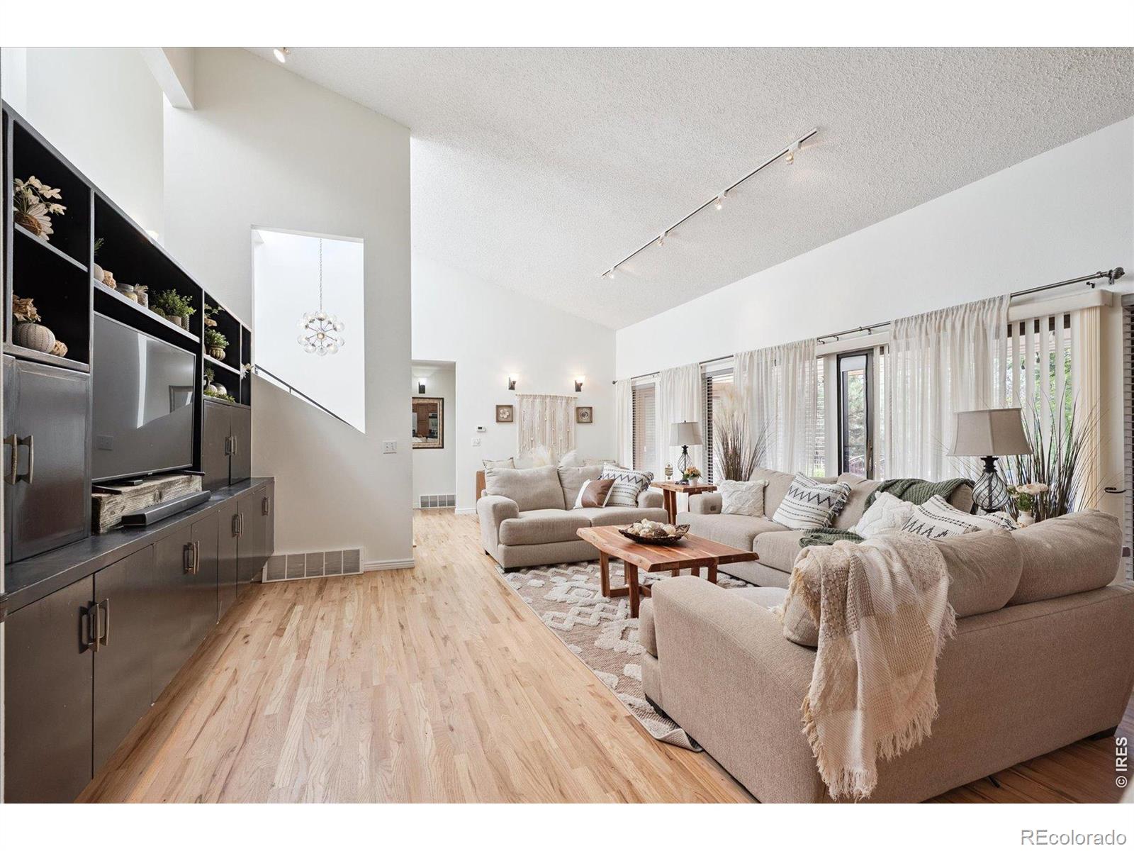 MLS Image #7 for 2276 s dayton street,denver, Colorado
