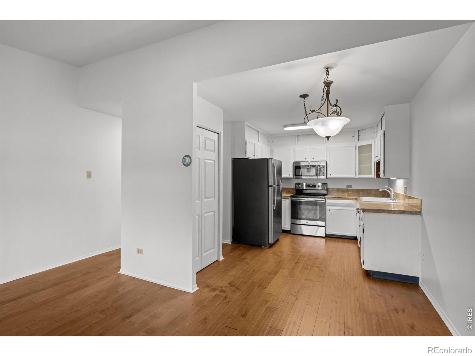 MLS Image #8 for 695 s alton way,denver, Colorado